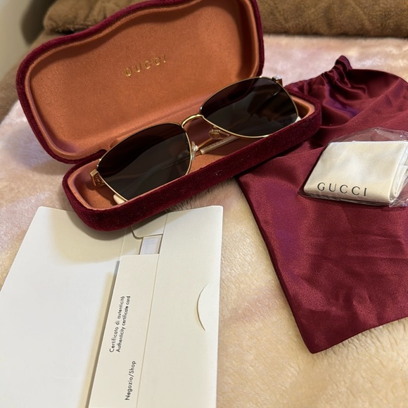 Women’s GUCCI Sunglasses - Authentic Gold Wave Butterfly - Picture 4 of 7